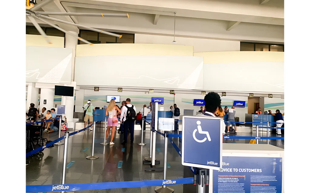 Pasajeros de Jet Blue en el Aeropuerto de Puerto Plata