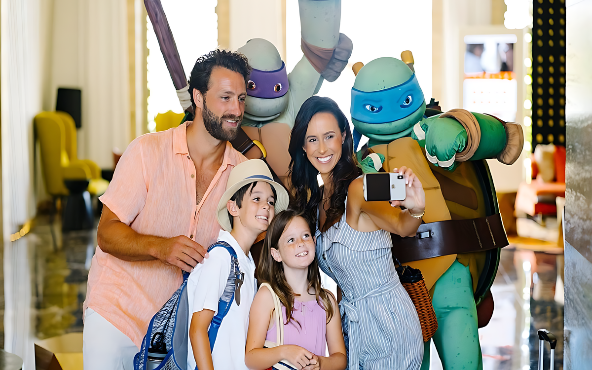 arrival-lobby ninja tourtle and family selfy