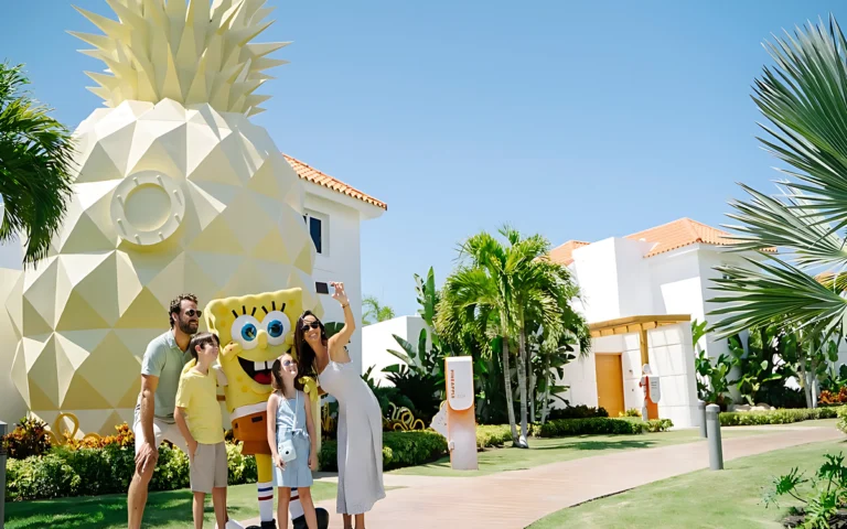 pineapple enjoying family Nickelodeon Punta Cana